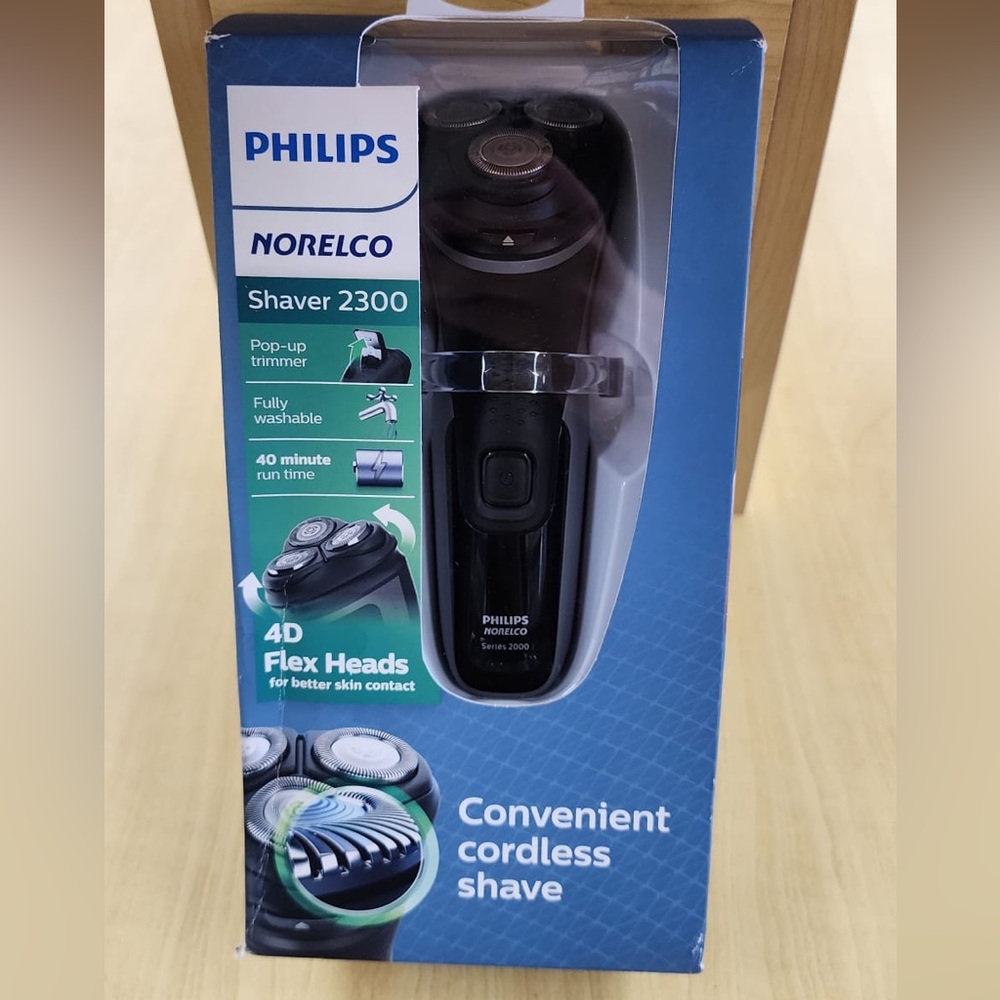 Philips Norelco Shaver 2300 Corded and Rechargeable Cordless Electric Shaver